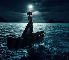 Femme seule sur barque